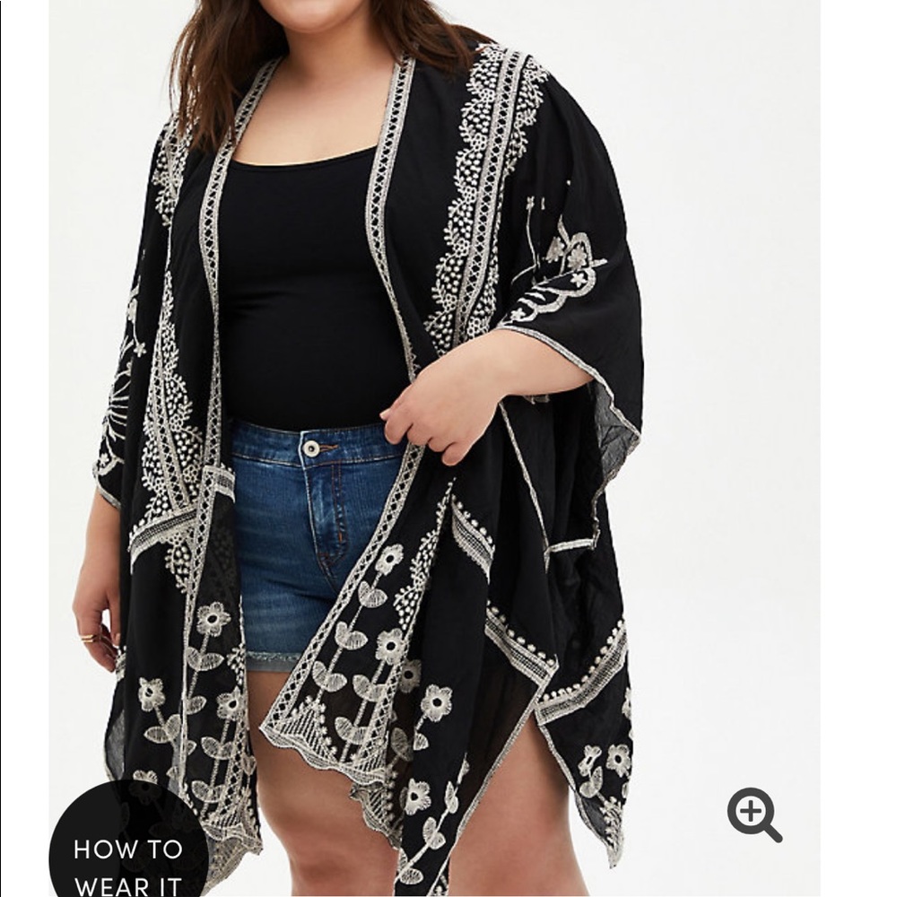 Torrid Black and White Floral Ruana